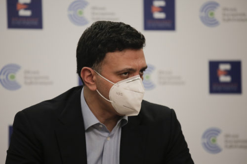 Κικίλιας: 20 ευρώ σε γιατρούς για εμβολιασμό στο ιατρείο και 50 ευρώ για κατ’ οίκον