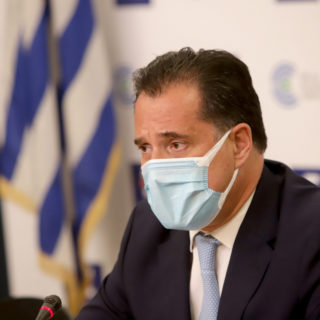 Γεωργιάδης: Ενδέχεται να απαγορευτεί η είσοδος ανεμβολίαστων σε καταστήματα λιανεμπορίου