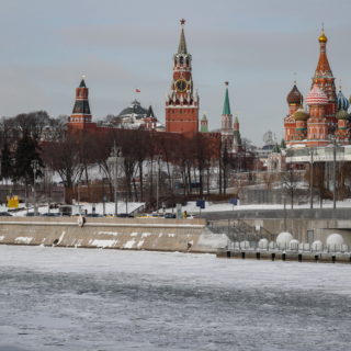 Αναστέλλονται οι άδειες διαμονής επενδυτικού σκοπού για Ρώσους πολίτες στην Ελλάδα