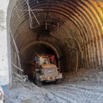 Ινδία: Δεκάδες οι εγκλωβισμένοι μέσα σε σήραγγα έπειτα από την κατάρρευση παγετώνα στα Ιμαλάια