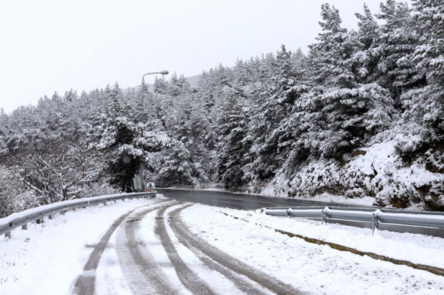 Με αλυσίδες η κίνηση στην Αθηνών – Λαμίας