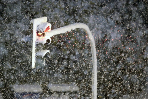 Προβλήματα στα μέσα μαζικής μεταφοράς λόγω της χιονόπτωσης: Δεν λειτουργεί η Γραμμή 1 του Μετρό