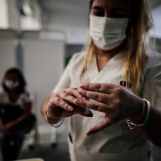 Πρόγραμμα εμβολιασμού κατ’ οίκον ξεκινά ο Δήμος Αθηναίων