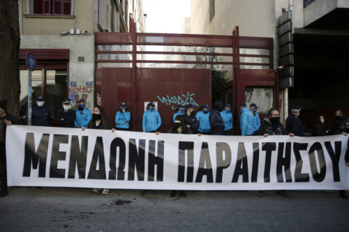 Συγκέντρωση καλλιτεχνών έξω από το υπουργείο Πολιτισμού: Ζητούν την παραίτηση Μενδώνη