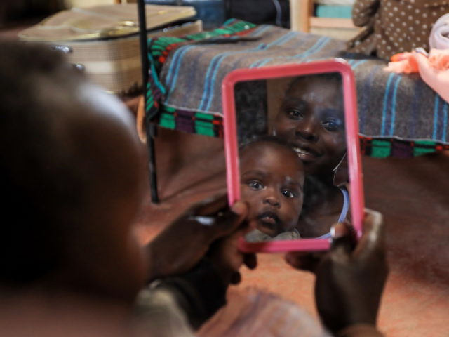 Στην Κένυα υπάρχει ένα σχολείο για έφηβες μητέρες και τα μωρά τους
