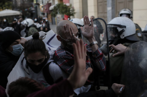 Επεισόδια με χρήση χημικών και αύρας στη νέα πορεία αλληλεγγύης για τον Δ. Κουφοντίνα [ΒΙΝΤΕΟ]