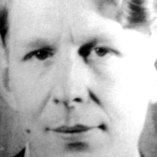 «Η ασπίδα του Αχιλλέα» αποτελεί μία ανθολόγηση μύησης στο έργο του σπουδαίου Άγγλου ποιητή Γ. Χ. Ώντεν