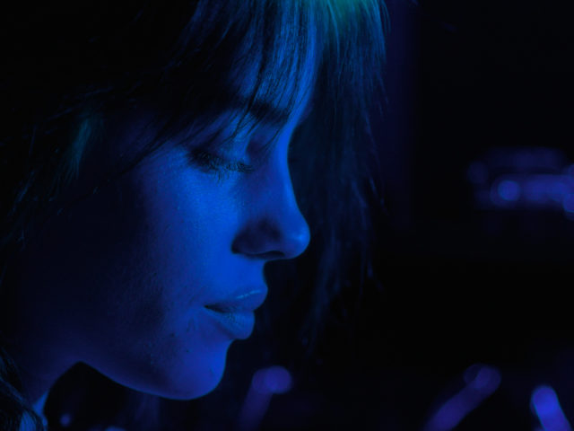 Ο κόσμος της Billie Eilish αποκαλύπτεται στο μαραθώνιο ντοκιμαντέρ The World’s A Little Blurry