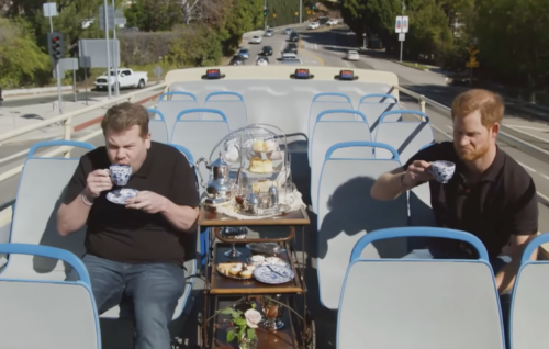 Πρίγκιπας Χάρι και Τζέιμι Κόρντεν γυρίζουν το Λος Άντζελες με τουριστικό λεωφορείο [ΒΙΝΤΕΟ]