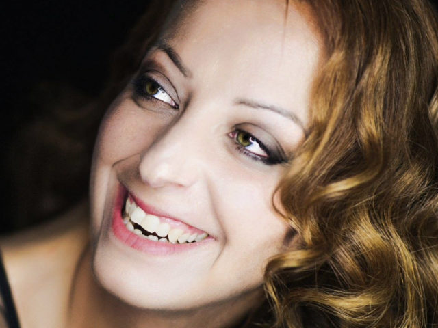 #MeToo: Η Λυδία Σέρβου καταγγέλλει τον συνθέτη Δήμο Μούτση για σεξουαλική παρενόχληση όταν ήταν 15 χρονών