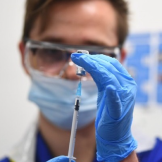 Εμβόλιο AstraZeneca: Προστατεύει κατά σχεδόν 100% από την σοβαρή εξέλιξη Covid-19