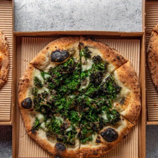 Pizzaslut: Η νέα γκουρμέ πίτσα της Αθήνας αποδείχτηκε εθιστική