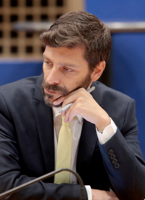 «Πόρτα» από τον Σύλλογο Σπουδαστών της Ανώτερης Σχολής Δραματικής Τέχνης του Εθνικού στον Υφυπουργό Πολιτισμού