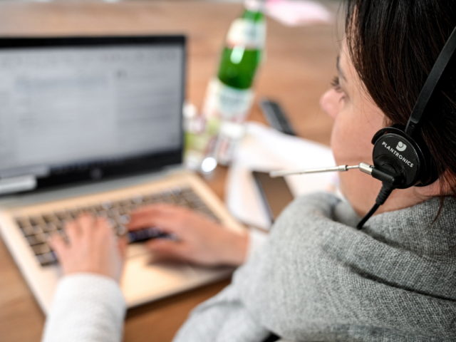 Προσοχή στα μάτια από την πολύωρη χρήση υπολογιστών εξαιτίας του lockdown