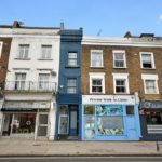 Το στενότερο σπίτι του Λονδίνου πωλείται για 1 και πλέον εκατομμύριο ευρώ