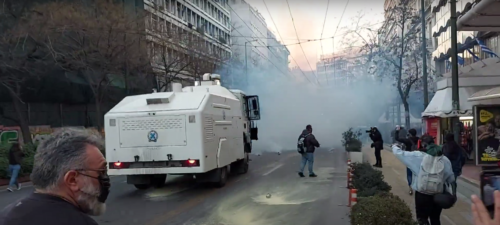 Σφοδρή καταστολή στη συγκέντρωση αλληλεγγύης για τον Δ. Κουφοντίνα στα Προπύλαια [ΒΙΝΤΕΟ]