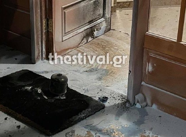 Θεσσαλονίκη: Γκαζάκι έξω από το σπίτι συνταξιούχου αεροπαγίτη και εμπρησμός σε όχημα του υπ. Εργασίας