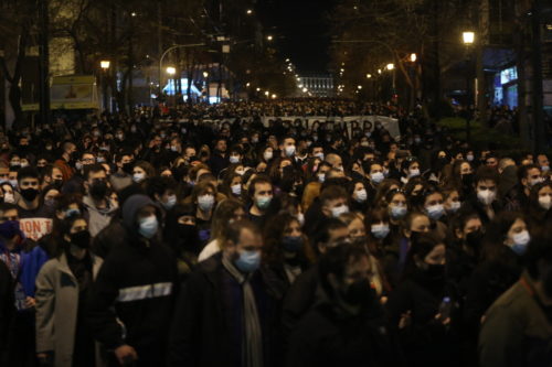 Πλήθος κόσμου ξανά στους δρόμους για το αίτημα του απεργού πείνας Δ. Κουφοντίνα [BINTEO]