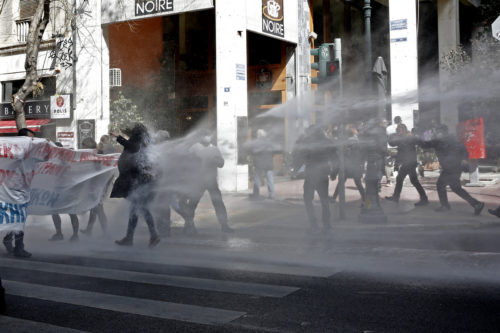 Έντονη καταστολή στη συγκέντρωση για τον Δ. Κουφοντίνα – Προσήχθη και ο γιος του, Έκτορας