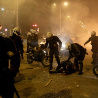 Νέα Σμύρνη: Επεισόδια στη συγκέντρωση ενάντια στην αστυνομική καταστολή [ΒΙΝΤΕΟ]