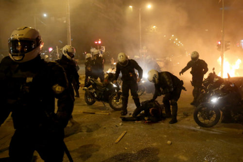 Διεθνής Αμνηστία: Οι ελληνικές Αρχές καταπατούν το δικαίωμα στη διαμαρτυρία