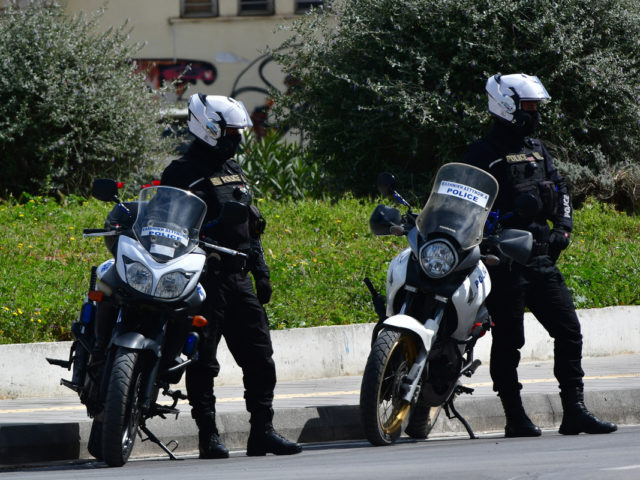 Καταγγελία: Αστυνομικοί έσπασαν το χέρι 13χρονου μαθητή στη Λάρισα