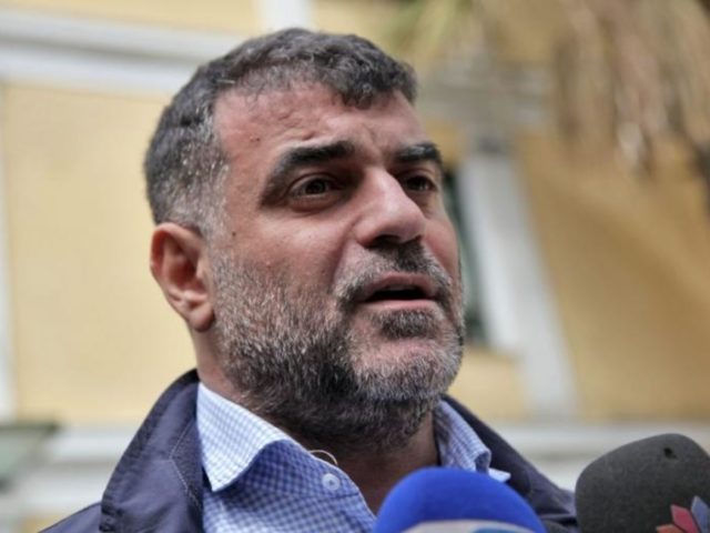 Απειλή σύλληψης κατά Βαξεβάνη έπειτα από μήνυση αστυνομικών για τη δημοσιοποίηση καταγγελιών για βασανισμούς