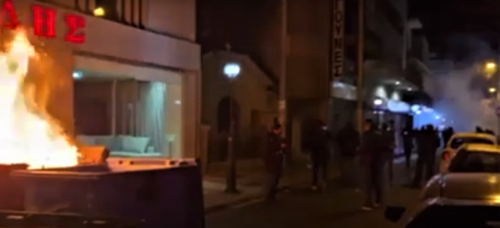 Νίκαια: Επεισόδια και δακρυγόνα μετά τη συγκέντρωση κατά της αστυνομικής βίας [ΒΙΝΤΕΟ]