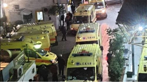 Κορωνοϊός: Δύσκολη εφημερία στον Ευαγγελισμό – Τα ασθενοφόρα σχηματίζουν ουρές