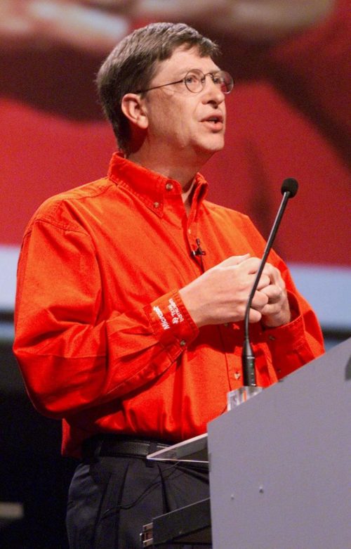 Μπιλ Γκέιτς: Ο κόσμος θα επανέλθει στη φυσιολογική του ζωή ως το τέλος του 2022