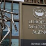 ΕΜΑ: Τα οφέλη του εμβολίου της AstraZeneca υπερέχουν των κινδύνων. Δεν υπάρχουν ενδείξεις για τη δημιουργία θρόμβων