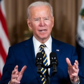 ΗΠΑ: Ο Μπάιντεν θα επανεξετάσει τη «μαύρη λίστα» του Τραμπ για τις επενδύσεις σε κινεζικές εταιρίες