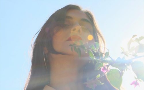 Ακούστε εδώ τη «Βόλτα» της Νεφέλης Φασούλη σε συνεργασία με τον Φοίβο Δεληβοριά