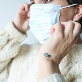 Ένας χρόνος Covid-19: Πως η πανδημία άλλαξε τα πάντα όσον αφορά την ψυχική μας υγεία