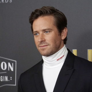 O Άρμι Χάμερ είναι πλέον και εκτός του καστ της ταινίας «The Billion Dollar Spy»