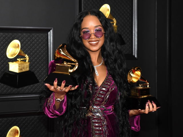 Grammy Awards 2021: Τραγούδι της χρονιάς το «I Can’t Breathe» της H.E.R