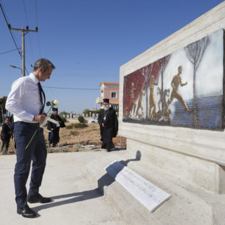 Έξωση στους πυρόπληκτους του Ματιού από τον στρατό