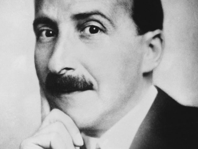 Η «Σκακιστική νουβέλα» πραγματεύεται το θέμα του πολέμου και της ψυχικής φθοράς μιας ολόκληρης εποχής