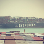 Διώρυγα του Σουέζ: Γιγάντιο πλοίο μεταφοράς εμπορευματοκιβωτίων προσάραξε και έκλεισε τη Διώρυγα