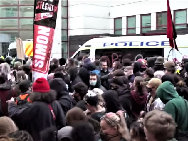 Χιλιάδες στους δρόμους της Βρετανίας ενάντια σε νομοσχέδιο που δίνει υπερεξουσίες στην αστυνομία [ΒΙΝΤΕΟ]