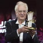 Πέθανε ο βετεράνος Γάλλος σκηνοθέτης, σεναριογράφος και παραγωγός Μπερτράν Ταβερνιέ σε ηλικία 79 ετών.