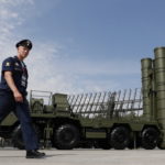 Ο ρωσικός στρατός αποσύρεται από τα σύνορα της Ουκρανίας