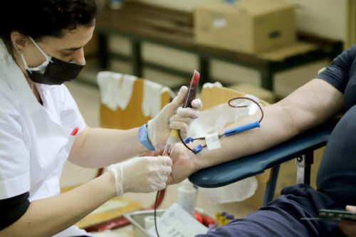 Καταργήθηκε και επίσημα η απαγόρευση των Gay/Bi ατόμων από την αιμοδοσία