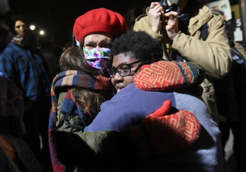 Τζορτζ Φλόιντ: Ένοχοι οι τρεις αστυνομικοί που βρίσκονταν στη σύλληψη- Δεν του έδωσαν βοήθεια