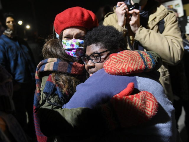 Τζορτζ Φλόιντ: Ένοχοι οι τρεις αστυνομικοί που βρίσκονταν στη σύλληψη- Δεν του έδωσαν βοήθεια