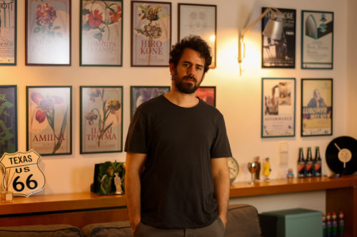 Ο Theodore έρχεται στη σκηνή του six d.o.g.s στις 2 Φεβρουαρίου 2022