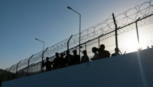 H νεκροψία επιβεβαίωσε τον βάναυσο θάνατο του Macky Diabete στο Προαναχωρησιακό Κέντρο Κράτησης της Κω