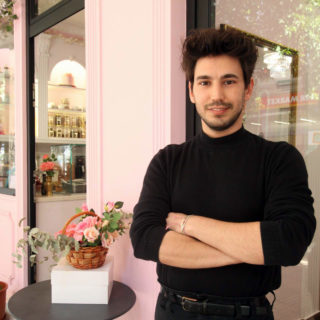 Στο Flour of Youth τα γλυκά πασπαλίζονται με χρυσόσκονη και νοστιμιά