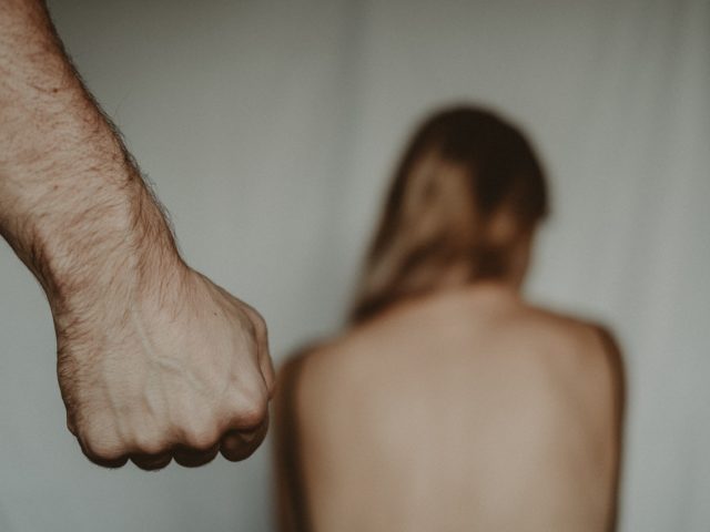 Ηλιούπολη: Τουλάχιστον άλλες 10 κοπέλες φυλακισμένες σε διαμερίσματα