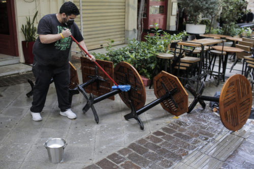 Χαλαρώνουν τα μέτρα από αύριο, Δευτέρα -Τι αλλάζει στην εστίαση, ποιοι περιορισμοί παραμένουν